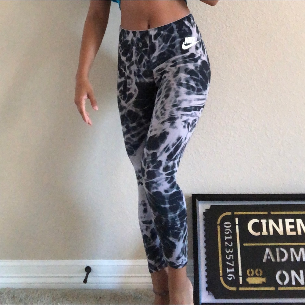 Grey Nike leggings